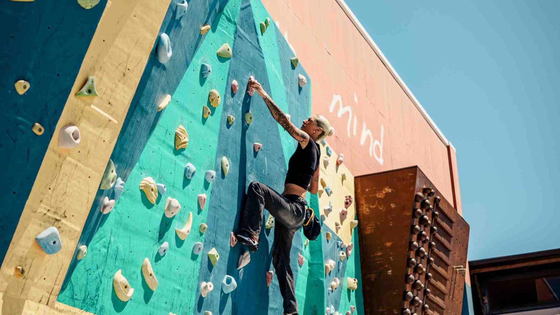 Climbing_wall