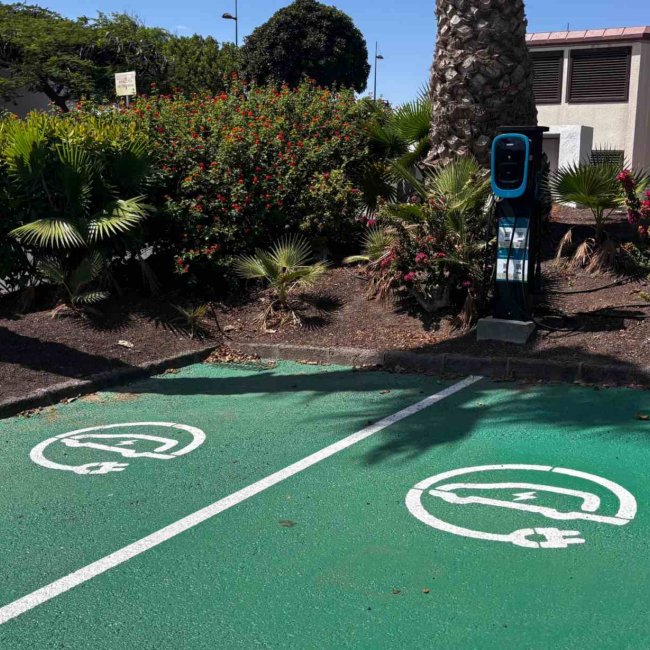 Electric_car_charging_station